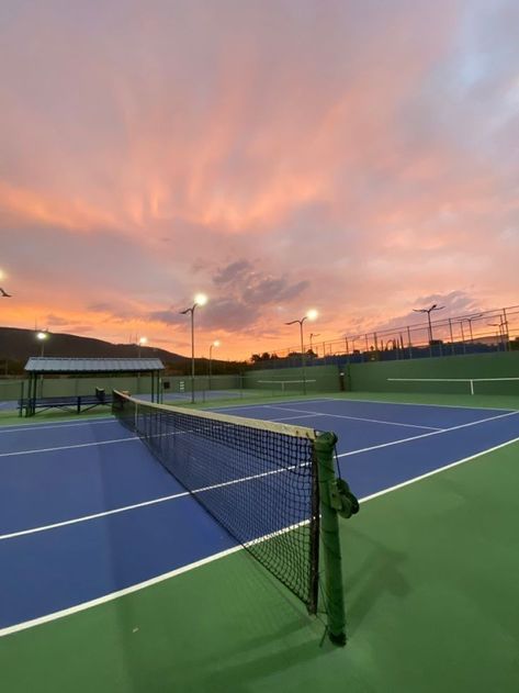 Sunset Tennis Court, Tennis Asthetic Picture, Tennis Court Aesthetic, Tennis Sunset, Tennis Things, Tennis Vibe, Aesthetic Tennis, Mode Tennis, Tennis Lifestyle