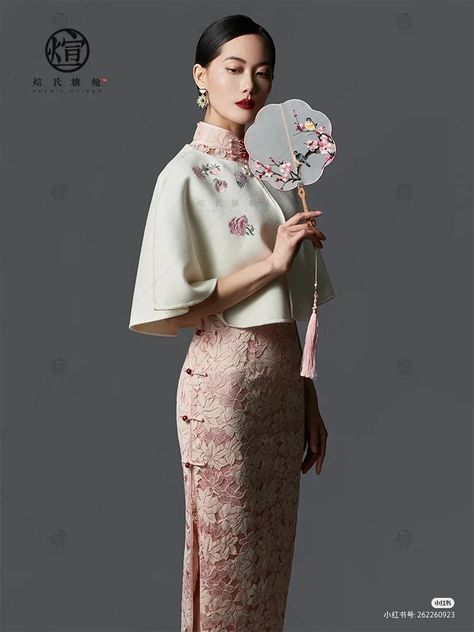 Shanghai Dress Modern, Bollywood Fashion Suits, Chinese Dress Modern Style, Chinese Inspired Dress, Qipao Outfit, Sangjit Dress, Chinese Style Wedding Dress, Orientation Outfit, Chinese Fancy Dress