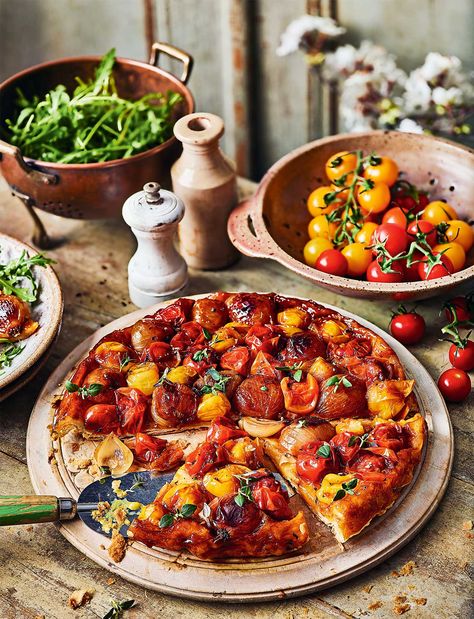 Veg Tart Recipes, Roasted Tomato Tart, Savory Tarte Tatin Recipe, Vegan Tomato Tart, Savory Tart Recipes, Tomato Tarte, Vegetable Tart Recipes, Tomato Tarte Tatin, Savoury Tart