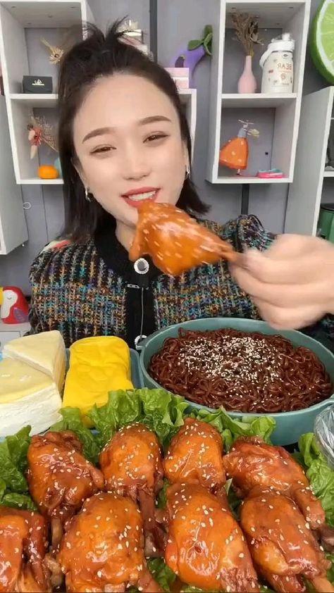 Mukbang Korean, Sushi Sushi, Satisfying Eats, Amazing Food Videos, Asmr Mukbang, Soul Food Dinner, Easy Food Art, Food Vids, Food Challenge