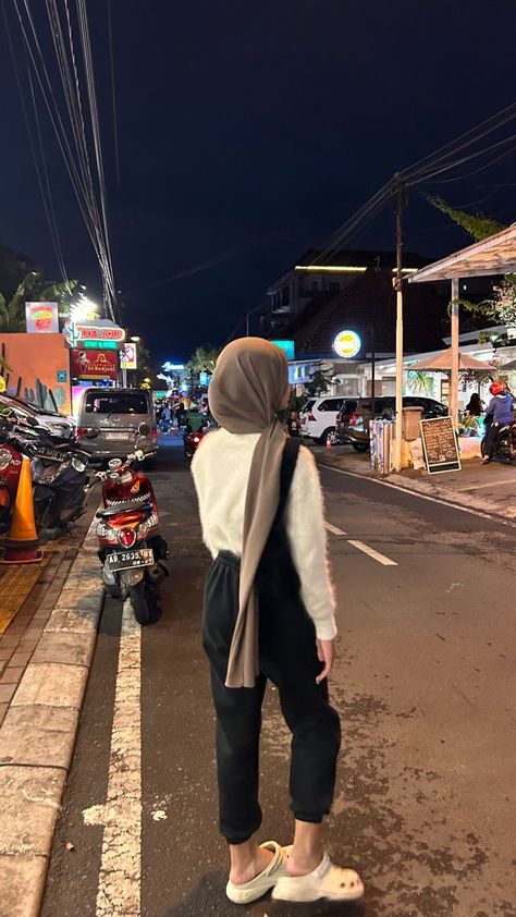 Ootd Jeans Hitam, Outfit Jogger Hijab, Outfit Celana Joger, Ootd Jogger, Kulot Ootd, Outfit Celana, Celana Jogger Wanita, Celana Jogger, Pashmina Style