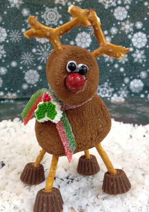 Marshmallow Reindeer, findingourwaynow.com Edible Reindeer, Marshmallow Reindeer, Gingerbread House Parties, Christmas Food Treats, Festive Appetizers, Christmas Cake Pops, Marshmallow Treats, Edible Crafts, Real Christmas