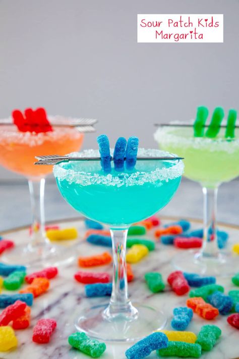 Sour Patch Alcoholic Drinks, Sour Candy Birthday Party, Sour Patch Cocktail, Cocktail With Candy, Candy Flavored Alcoholic Drinks, Sour Candy Alcohol Drinks, Sour Candy Cocktails, Candy Cocktails Alcohol, Kiddy Cocktail Recipe