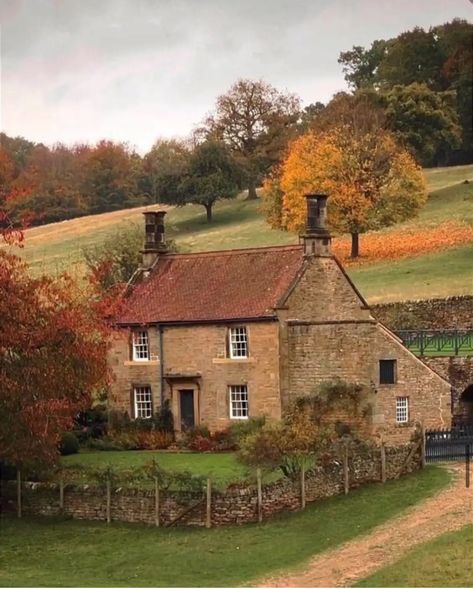 England Countryside, Country Aesthetic, Countryside Cottage, Living In England, Famous Actors, Dream Cottage, Countryside House, British Countryside, English Cottage