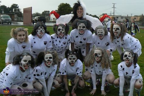 Cyndi: Ceres Earthquakes U19 Girls Soccer Team. We won the Fort Bragg Spookfest Costume Contest (and the tournament) 2010 as 101 Dalmations, complete with Cruella DeVil. White uniforms, spotted, white/spotted painted... Group Zombie Costumes, Big Group Costume Ideas Funny, Baseball Team Halloween Costume Ideas, Cruela Devil, Halloween Softball, Team Halloween Costumes, Office Halloween Costumes, Costumes For Work, Girls Soccer Team