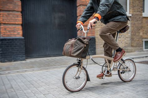 Brompton pairs up with Barbour for a new city lifestyle collection Brompton Bag, Barbour Clothing, Barbour Wax Jacket, Brompton Bicycle, Cyclocross Bike, Barbour Jacket, City Lifestyle, Quilt Jacket, Wax Jackets