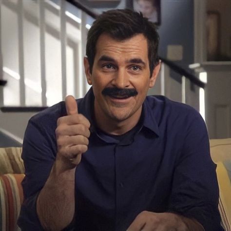 Modern Family Widgets, Modern Family Wallpaper Laptop, Phil From Modern Family, Modern Family Reaction Pics, Phil Dumphey, Phil Dunphy Aesthetic, Modern Family Pfp, Iconic Tv Show Characters, Phil Dunphy Icon