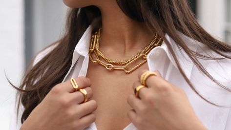 5 Cool Jewelry Brands Catering To Gen Z Shoppers Jewelry With Outfits, Gen Z Jewelry, Double Chain Bracelet, How To Look Expensive, Paired Jewelry, Double Chain Necklace, Jewellery Marketing, Elegante Casual, Chunky Jewelry