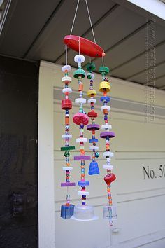 mobiles para los chicos Wind Chimes Kids, Plastic Bottle Cap Crafts, Summertime Crafts, Wind Chimes Craft, Plastic Bottle Caps, Diy Plastic Bottle, Diy Wind Chimes, Summer Crafts For Kids, Bottle Cap Crafts