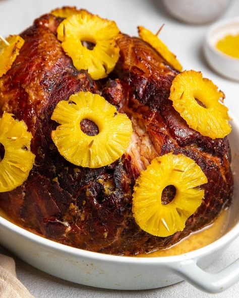 Imagine the juiciest baked ham you've ever tasted, smothered in a sticky, sweet maple brown sugar glaze that caramelizes to perfection in the oven. Our easy recipe for baked ham with maple and brown sugar glaze is the ultimate crowd-pleaser, perfect for family gatherings, holiday celebrations, or just because. Get ready to make taste buds sing! Recipe For Baked Ham, Easy Baked Ham, Recipe Teacher, Ham In The Oven, Brown Sugar Ham, Ham Recipes Baked, Easter Cooking, Pork Entrees, Honey Baked Ham