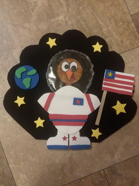 We disguised our turkey as an astronaut. Chef Turkey Disguise, Turkey Disguise Project Ideas Kid Astronaut, Hide Tom The Turkey Ideas, Disguise Tom The Turkey Ideas, Astronaut Turkey Disguise, Turkey Disguise Project Christmas Tree, Hide A Turkey Project Ideas, Astronaut Turkey, Turkey Kindergarten