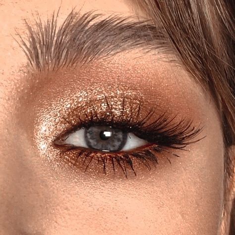 Brown Shimmer Eyeshadow Look, Golden Eyeliner, Elegant Bridal Makeup, Libra Princess, Bridal Makeup Inspiration, Bridal Makeup Ideas, Golden Eyeshadow, Skincare Favorites, Vampire Bride