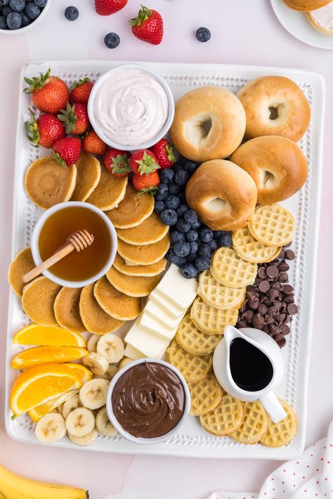 Breakfast Charcuterie Board, Breakfast Charcuterie, Birthday Breakfast Party, Breakfast Basket, Brunch Bar, Easy To Make Breakfast, Breakfast Board, Breakfast Platter, Christmas Morning Breakfast