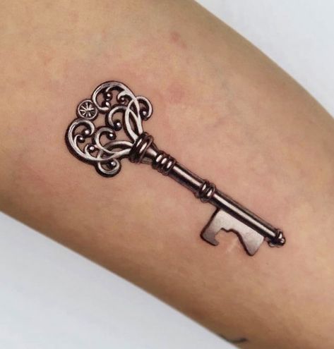 Key And Lock Tattoo Couple, Victorian Key Tattoo, Key And Flower Tattoo, American Traditional Key Tattoo, Lock And Key Tattoos, Key Hole Tattoo, Steampunk Key Tattoo, Old Key Tattoo, Vintage Key Tattoos