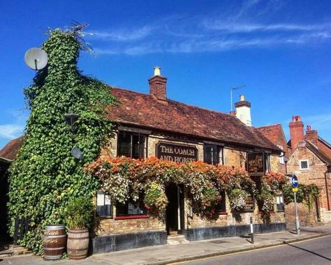 Pub Exterior, Country Pub, British Beer, Pub Interior, Pub Design, British Country, British Pub, Walks In London, Old Pub