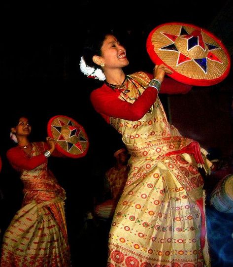 Bohag Bihu, Bihu Festival, Bihu Dance, India Dancing, Indian Dances, Mekhela Sador, Dance Forms, Dance Of India, Jim Pam