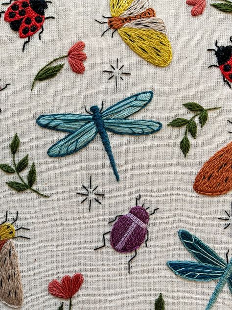 Embroidery Bugs Insect, Single Color Embroidery, Embrodery Stiching Picture, Duck Embroidery Design, Embrodery Stiching Line, Nature Embroidery Inspiration, Embroidery Ideas Aesthetic, Boy Embroidery Ideas, Embroidery Inspiration Simple