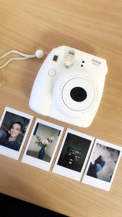 Cute Polaroid Camera, White Instax Camera Aesthetic, Polaroid Camera Instax, Polaroid Camera Vintage Aesthetic, White Instax Camera, Polaroid Camera Instax Mini 11, Better Selfies, Background For Powerpoint Presentation, White Camera