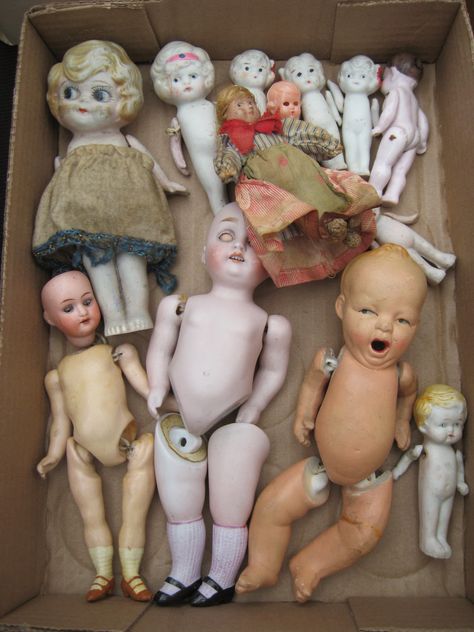 Peculiar Children Aesthetic, Old Dolls Vintage, Collage Dolls, Dolls Photography, Doll Aesthetic, Dolls Vintage, Lady Doll, Beautiful Autumn, Old Dolls