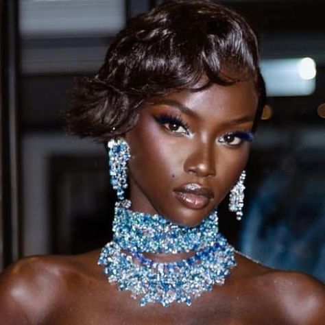 Anok Yai Met Gala 2024, Anok Yai Aesthetic, Black Model Woman, Anok Yai Model, Anok Yai Met Gala, Sparkly Two Piece Set, Sparkly Two Piece, Diamond Chocker, Black Supermodels