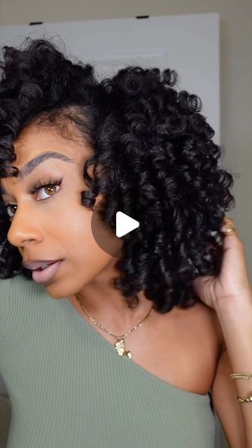 𝗟𝗮𝗻𝗮 𝗦𝘆𝗺𝗼𝗻𝗲 on Instagram: "Safe to say that I am officially a mousse girl thanks to @asiamnaturally  This rod set was a 10/10 #rosemarycollection" Natural Hair Flexi Rod Set, Rodded Hairstyles For Black Women, Curl Styles For Medium Hair, Hairstyles For Permed Hair Black Women, Mousse On Natural Hair, Wand Curls On Blown Out Hair Natural, Rodset Curls On Natural Hair, Rods On Natural Hair Black Women, Rod Hairstyles For Black Women