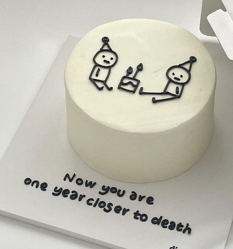 Birthday Quote Aesthetic, 90s Cake Design, Meme Birthday Cake Funny, Funny Birthday Cakes For Friends, Heartstopper Cakes, Cute Birthday Cakes Aesthetic, Birthday Cake Drawing Aesthetic, Birthday Cake Funny Ideas, Anime Bday Cake