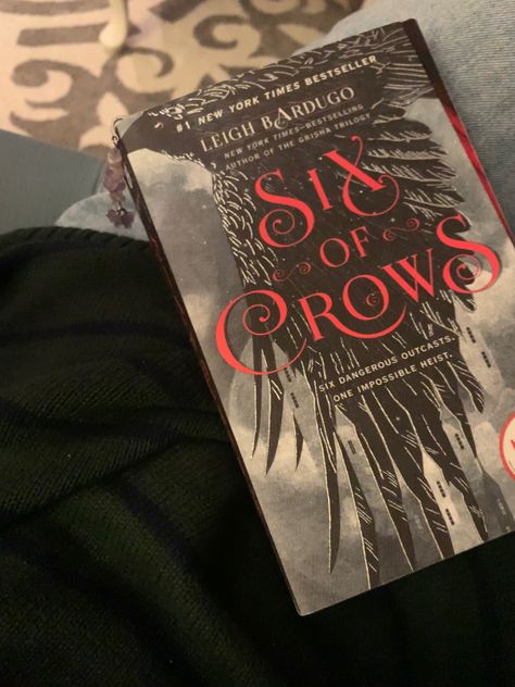 Six Of Crows Book Cover, Six Of Crows Aesthetic, Six Of Crows Book, Crows Aesthetic, Reading Boards, Crow Books, Reading Motivation, The Grisha Trilogy, Fantasy Books To Read