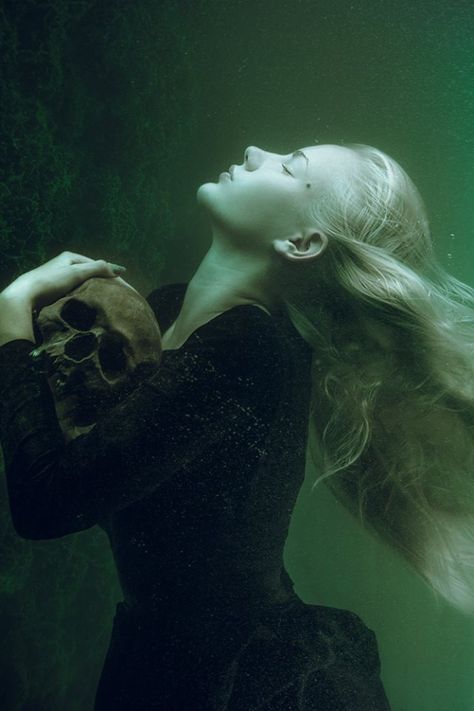 Photographie Portrait Inspiration, Poses References, Long Blonde, Under Water, Fantasy Aesthetic, Long Blonde Hair, Underwater Photography, Pose Reference Photo, 인물 사진