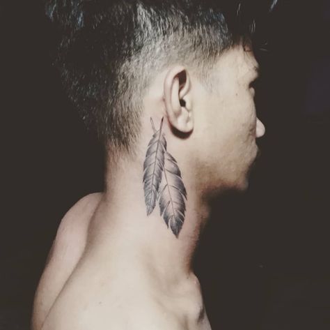 Feather Neck Tattoo, Feather Tattoo Behind Ear, Spontaneous Tattoo, Eagle Feather Tattoos, Indian Feather Tattoos, Best Neck Tattoos, Celestial Tattoo, Wolf Tattoo Sleeve, Tatoo Inspiration