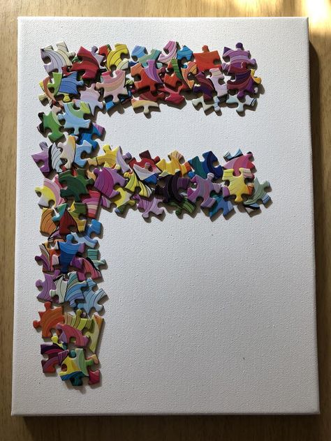 Upcycling, Puzzle Pieces Quotes, Monogram Christmas Ornaments, Jigsaw Puzzle Crafts, Puzzle Theme, Puzzle Piece Art, School Age Crafts, Puzzle Piece Crafts, Puzzle Party