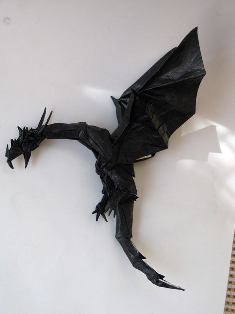 Here’s an incredible origami wyvern (a dragon with 2 legs). #origami Origami And Quilling, Origami And Kirigami, Folding Origami, Dragon Crafts, Instruções Origami, Origami Paper Art, Seni Origami, Origami Design, 3d Origami