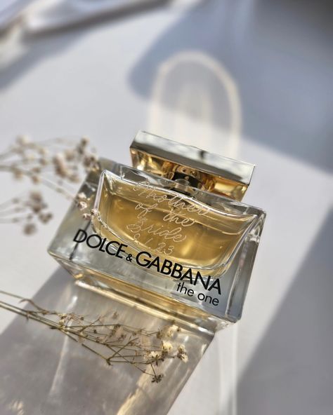 Don't forget to thank the most important people in your lives on your special day! . . . . #personalizedgifts #weddinggiftideas #handengraving #perfumeengraving #bespokewedding #dolcegabbanaperfume #cliniquehappy Dolce And Gabbana The One, Perfume 212 Vip, Dolce And Gabbana Perfume, Perfume 212, Honey Milk, Perfume Aesthetic, Everyday Skincare, 212 Vip, Fragrances Perfume Woman