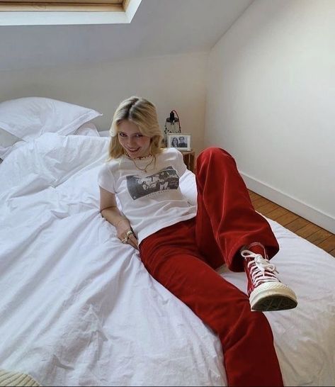 claudia wallace | foolish hearts Red Jeans Outfit, Outfit Pantalon Rojo, Red Converse Outfit, Red Top Outfit, Red Shoes Outfit, Red Pants Outfit, White Tops Outfit, White Shoes Outfit, Red And White Outfits