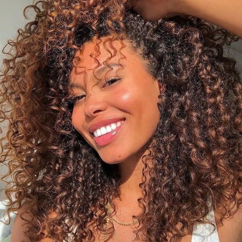 #Regram @moroccanoil . . . The 🔑 to enviable curls is the perfect curl regimen. Explore our Curl Collection today at Sephora. 📷: @aureefabienne Dyed Curly Hair, Highlights Curly Hair, Honey Brown Hair, Brown Curly Hair, Loose Waves Hair, Colored Curly Hair, Dyed Natural Hair, Black Curly Hair, Curly Hair Inspiration