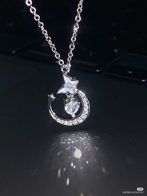 Moon Pendant Necklace Aesthetic, Moon Jewelry Aesthetic, Moon Necklace Aesthetic, Ethereal Jewelry, Preppy Jewelry, Pretty Jewelry Necklaces, Moon And Star Ring, Kawaii Jewelry, Indian Jewelry Sets