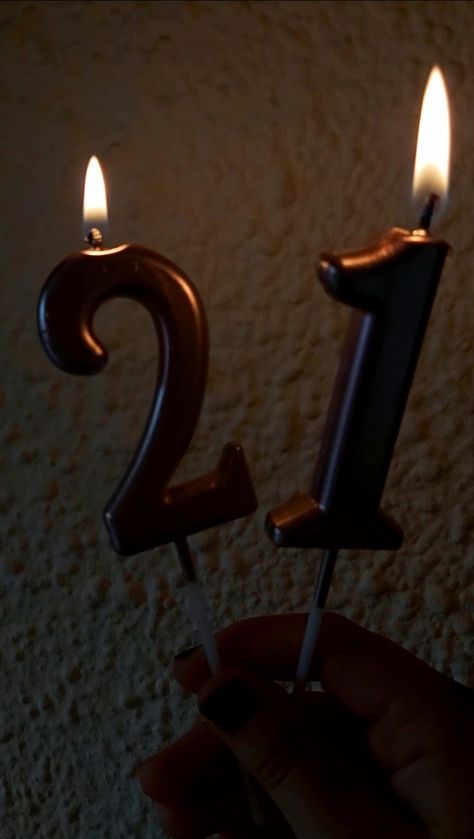 21 Candles Birthday, Its My 21st Birthday, 21 Birthday Aesthetic, 21st Birthday Pictures, Hello 21, Birthday Balloons Pictures, Happy 20th Birthday, 21st Birthday Photoshoot, Homemade Birthday Cakes