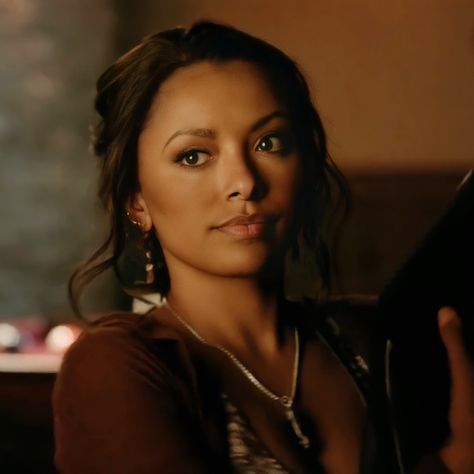 #tvd #kat #bonnie #bonbon Bonnie Bennett Pfp, Kat Graham Icons, Bonnie Bennett Icons, Vampire Diaries Bonnie, Bonnie Pfp, Jane Volturi, Tvd Bonnie, Bonnie Vampire Diaries, Tvd Dr