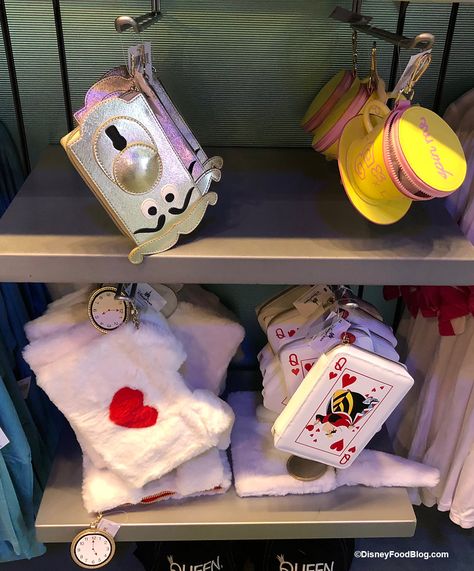 Cute Merchandise Ideas, Disney Products Shopping, Disney Items, Disney World Merch, Disney Trinkets, Disney Things, Disney Stuff, Disneyland Merchandise Aesthetic, Disney World Souvenirs