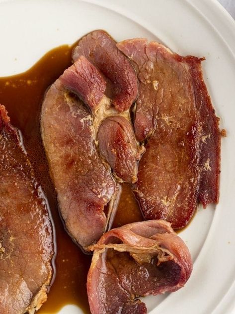 Red Eye Gravy Ham And Biscuits, Red Eye Gravy Recipe, Country Ham Recipes, Grilled Ham Steaks, Ham Gravy, Red Eye Gravy, Homemade Gravy Recipe, 40 Aprons, Classic Southern Recipes