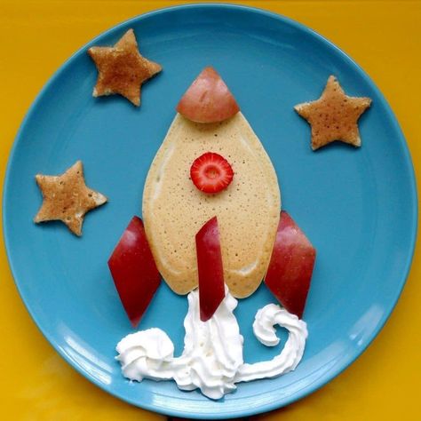 Space Pancakes, Pancake Art For Kids, Fun Kid Breakfast, Space Breakfast, Kid Breakfast, Fun Pancakes, Pancake Art, Food Art For Kids, Creative Snacks