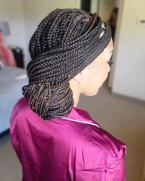 Bridesmaid hair ideas box braid twist Updo ideas low bun style Low Bun With Box Braids, Low Bun Box Braids, Knotless Braids Low Bun, Box Braid Updo Hairstyles, Box Braid Updo, Braid Hair Style, Twist Locs, Box Braids Bun, Box Braids Updo