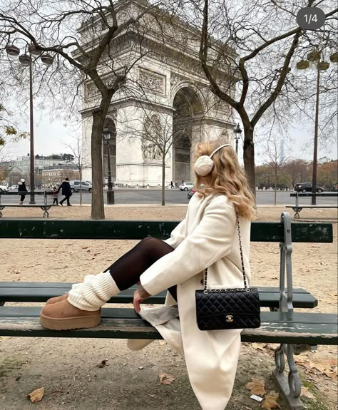 Christmas Europe Outfit, Winter Outfit Europe Cold Weather, Montreal Canada Outfits Winter, Church Outfits Cold Weather, Winter In Paris Aesthetic, Winter In Paris Outfit, Rome Outfits Winter, Frio Aesthetic, Italy Outfits Winter