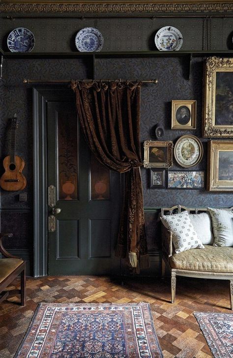 It's Thursday, Vintage Friends, Dark Living Rooms, Aesthetic Interior, Homes Modern, Dark Home Decor, Dark Home, Dark Interiors, House Beautiful