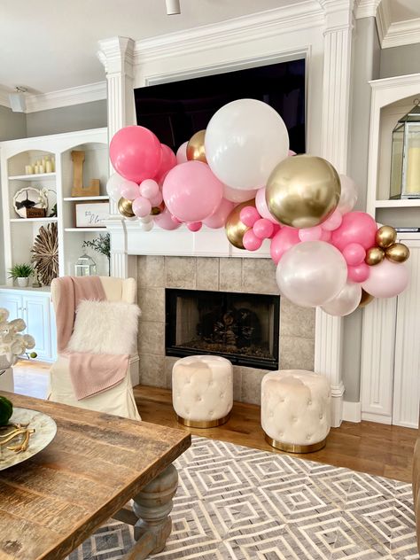 Balloons On Fireplace Mantle, Fireplace Balloons, Fireplace Balloon Garland, Pink And Gold Balloon Garland, Garland On Mantle, Gold Balloon Garland, Balloon Arch Diy, Baby Shower Balloon Arch, Champagne Balloons