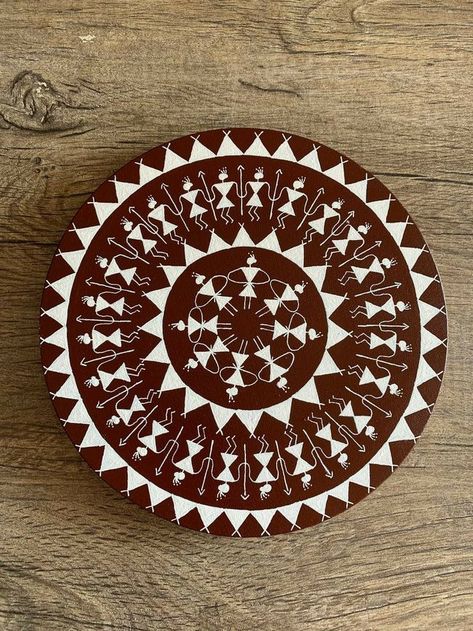 Warli paintings-motifs Art On Round Canvas, Painting Round Canvas, Round Canvas Painting, Worli Painting, Warli Painting, Warli Art, Art Indian, Mandala Art Therapy, Pottery Painting Designs