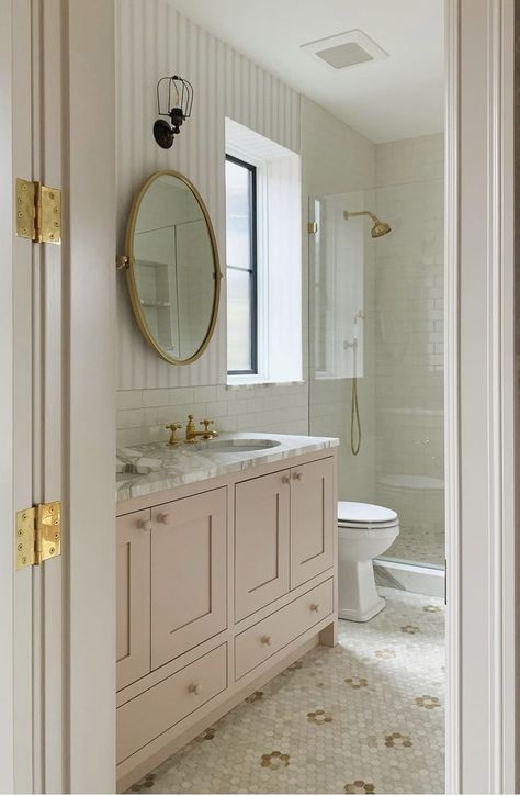 Feminine Bathroom Ideas Master Bath, Modern Blush Bathroom, Girly Modern Bathroom, Eye For Pretty Bathroom, Bathroom Decor Girly Interior Design, Pastel Bathroom Cabinet, Light Pink Bathroom Ideas Master Bath, Light Pink Master Bath, Traditional Pink Bathroom