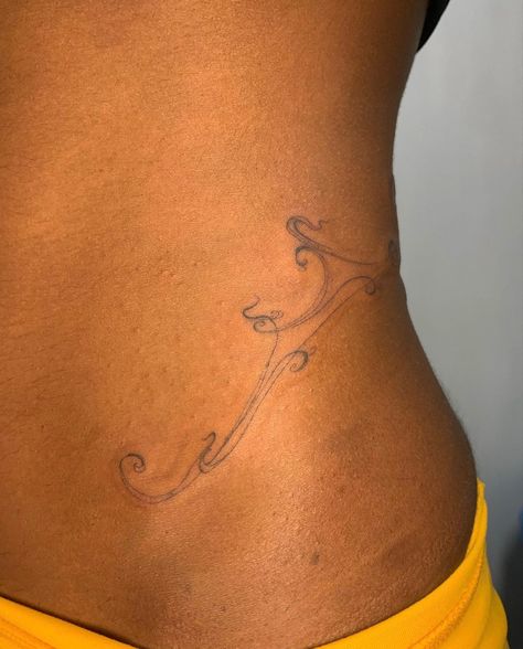 ig @couvreurdecorps Lower Belly Tattoo, Lower Stomach Tattoos, Body Tattoo Design, Petite Tattoos, Stomach Tattoos, 1 Tattoo, Discreet Tattoos, Dainty Tattoos, Subtle Tattoos