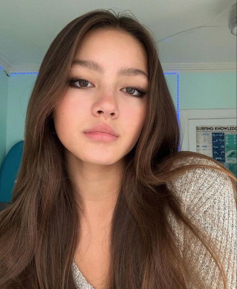 mabel chee, lily chee, asian, wasian, smoky eye makeup, wing eyeliner Mabel Chee, Beautiful Brown Eyes, Lily Chee, Dark Brown Hair, Makeup For Brown Eyes, Pretty Makeup, Pretty Face, Net Worth, Hair Goals