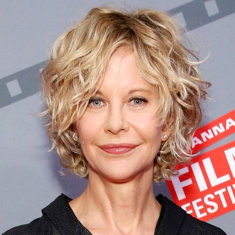 Meg Ryan - Transformation - Hair and Makeup Meg Ryan Haircuts, Meg Ryan Hairstyles, Tousled Hair, Meg Ryan, Short Curly Haircuts, Best Short Haircuts, Haircut For Older Women, Curly Hair Cuts, Short Curly Hair