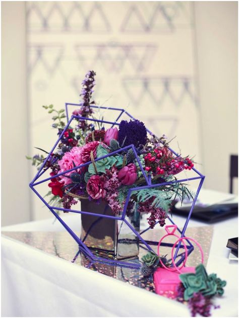 geometric shape decorations, very modern. Galaxy Wedding, Cosmic Love, Celestial Wedding, Geometric Wedding, Sweet 15, Beach Theme Wedding, Decoration Inspiration, Wedding Table Centerpieces, Decoration Table